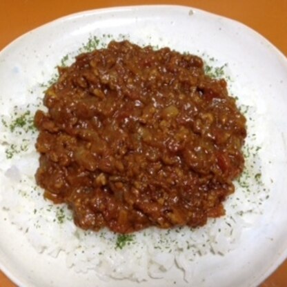 こんなにおいしいキーマカレーが、めっちゃ簡単に短時間で作れるなんて感動！トマトホール缶を使うなんて今まで思いつきませんでした。毎日でも食べたい！素敵レシピ感謝！